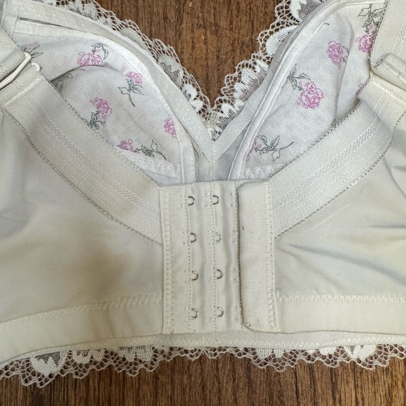 Vintage Romantic Lace Bra – Size 85B (equivalent to US 38B) - Picture 6 of 10